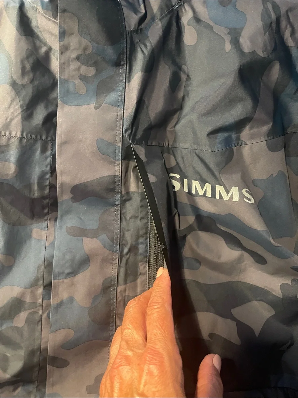 Simms Challenger Men's Wading Rain Jacket in Charcoal Camo